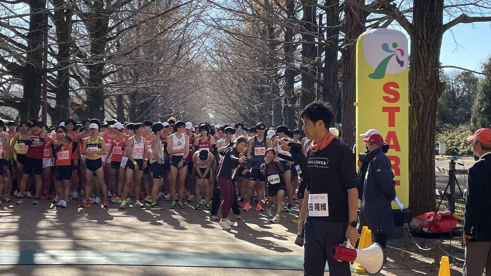 国営昭和記念公園のスタートラインに並ぶランナーたち